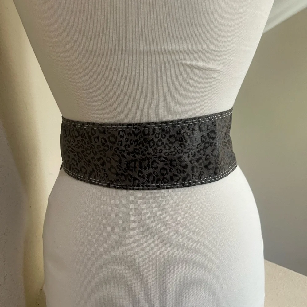 Unbranded Women’s‎ Y2K Gray Black Animal Print Soft Leather Waist Belt Medium